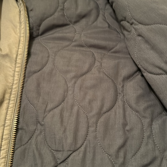 This is a rear find. I I don’t think this jacket is made any longer. - Picture 6 of 6